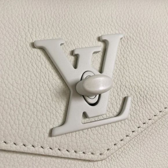 Louis Vuitton Shoulder Bag Lock Me Tote PM White - Picture 7 of 16